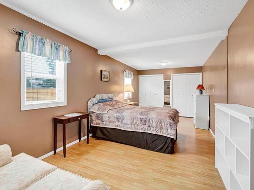 2365 Bossert Ave, Kamloops, BC - Indoor Photo Showing Bedroom