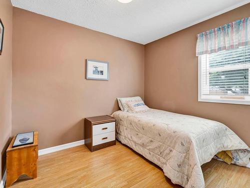 2365 Bossert Ave, Kamloops, BC - Indoor Photo Showing Bedroom