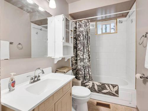 2365 Bossert Ave, Kamloops, BC - Indoor Photo Showing Bathroom