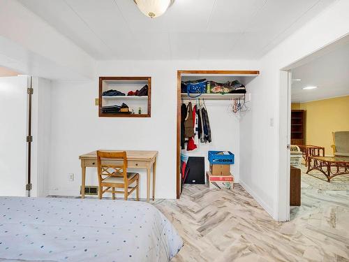 2365 Bossert Ave, Kamloops, BC - Indoor Photo Showing Bedroom