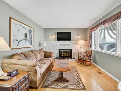 2365 Bossert Ave, Kamloops, BC - Indoor Photo Showing Living Room With Fireplace