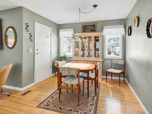 2365 Bossert Ave, Kamloops, BC - Indoor Photo Showing Dining Room