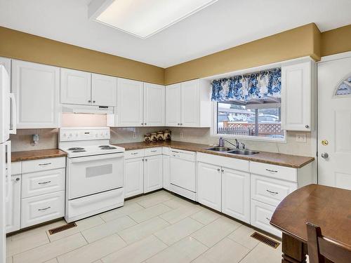 2365 Bossert Ave, Kamloops, BC - Indoor Photo Showing Kitchen With Double Sink