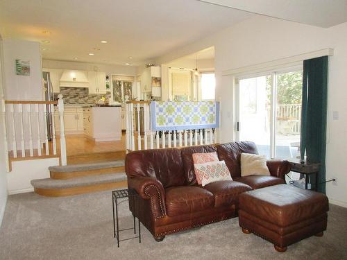 1721 Bann Street, Merritt, BC - Indoor Photo Showing Living Room