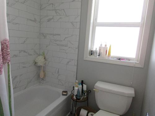 1721 Bann Street, Merritt, BC - Indoor Photo Showing Bathroom