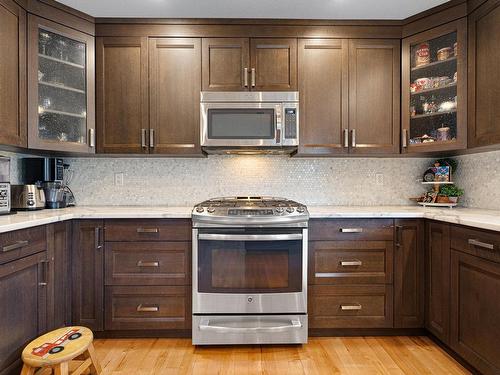 808 Woodrush Crt, Kamloops, BC - Indoor Photo Showing Kitchen With Upgraded Kitchen