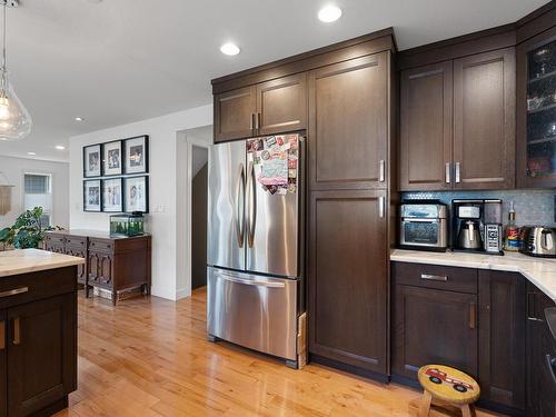 808 Woodrush Crt, Kamloops, BC - Indoor Photo Showing Kitchen