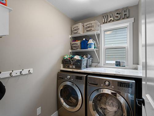 808 Woodrush Crt, Kamloops, BC - Indoor Photo Showing Laundry Room