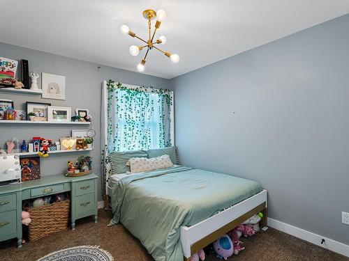 808 Woodrush Crt, Kamloops, BC - Indoor Photo Showing Bedroom