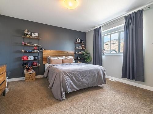 808 Woodrush Crt, Kamloops, BC - Indoor Photo Showing Bedroom