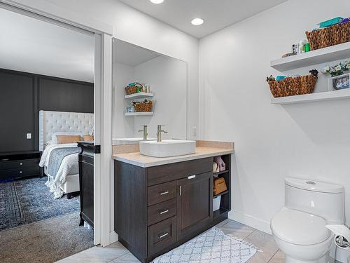 808 Woodrush Crt, Kamloops, BC - Indoor Photo Showing Bathroom