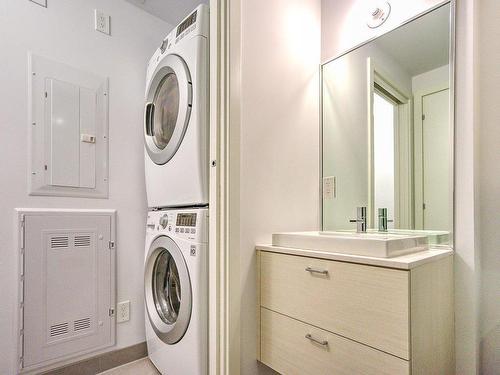 Bathroom - 503-1211 Rue Drummond, Montréal (Ville-Marie), QC - Indoor Photo Showing Laundry Room