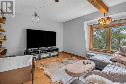 409 D Avenue S, Saskatoon, SK - Indoor Photo Showing Living Room