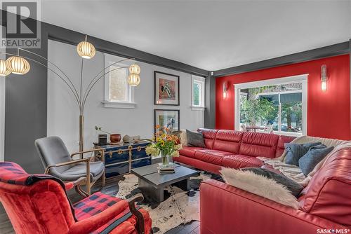 409 D Avenue S, Saskatoon, SK - Indoor Photo Showing Living Room