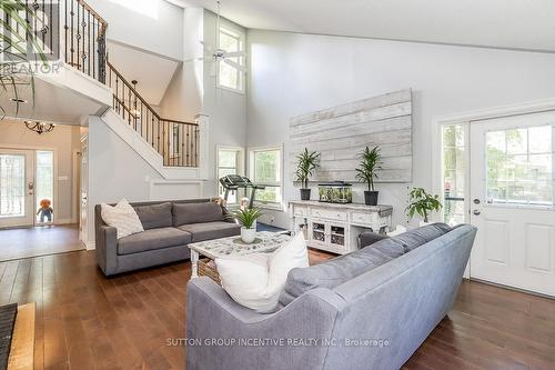 926 Gawley Drive, Midland, ON - Indoor Photo Showing Living Room