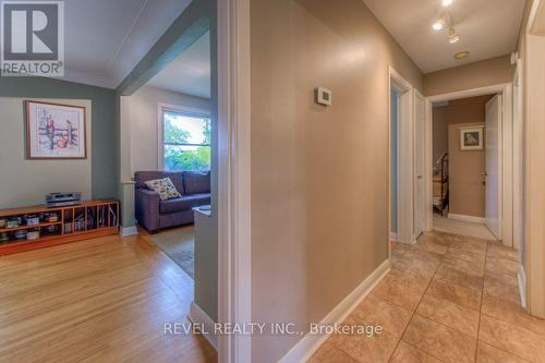 993 Cloverleaf Drive, Burlington, ON - Indoor Photo Showing Other Room