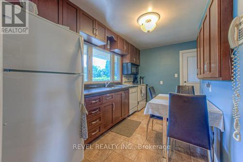 993 Cloverleaf Drive, Burlington, ON - Indoor Photo Showing Kitchen With Double Sink