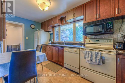 993 Cloverleaf Drive, Burlington, ON - Indoor Photo Showing Kitchen With Double Sink