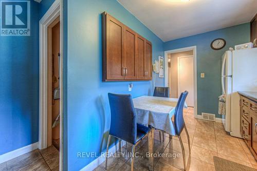 993 Cloverleaf Drive, Burlington, ON - Indoor Photo Showing Dining Room