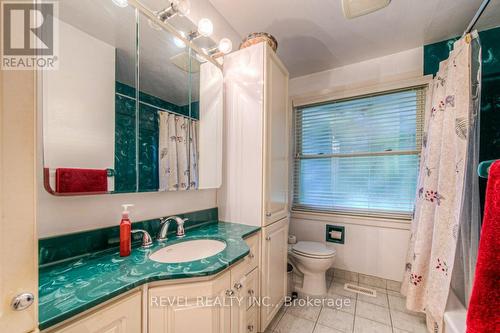 993 Cloverleaf Drive, Burlington, ON - Indoor Photo Showing Bathroom