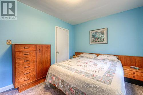 993 Cloverleaf Drive, Burlington, ON - Indoor Photo Showing Bedroom