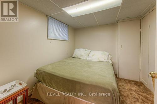 993 Cloverleaf Drive, Burlington, ON - Indoor Photo Showing Bedroom