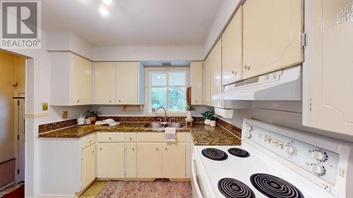 9803 Willow Road, Fort St. John, BC - Indoor Photo Showing Kitchen With Double Sink