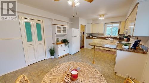 9803 Willow Road, Fort St. John, BC - Indoor Photo Showing Kitchen