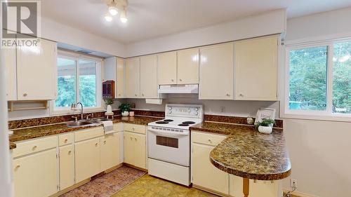 9803 Willow Road, Fort St. John, BC - Indoor Photo Showing Kitchen With Double Sink