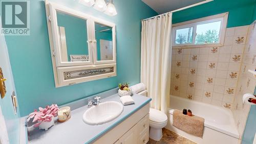 9803 Willow Road, Fort St. John, BC - Indoor Photo Showing Bathroom