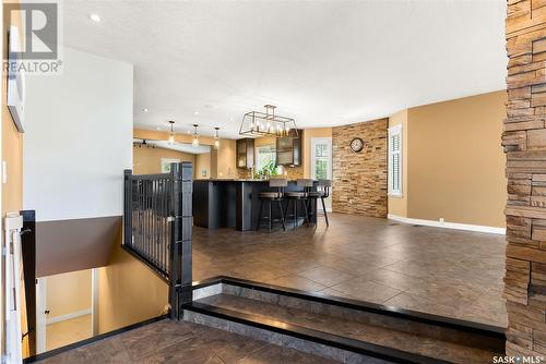 2231 Russell Place, Regina, SK - Indoor Photo Showing Living Room