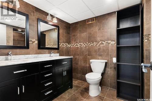 2231 Russell Place, Regina, SK - Indoor Photo Showing Bathroom