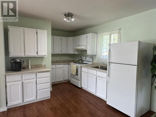 40 Hutchison Ave, Elliot Lake, ON - Indoor Photo Showing Kitchen With Double Sink