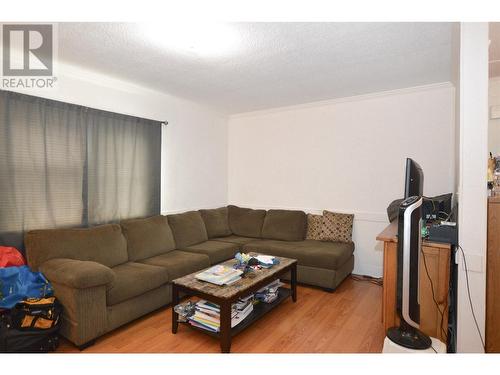 499 Westminster Avenue W, Penticton, BC - Indoor Photo Showing Living Room