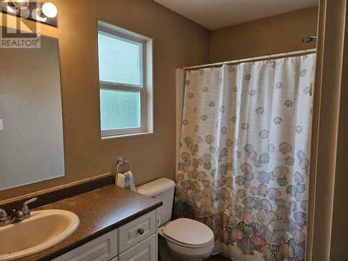 601 9Th Street Unit# 4, Keremeos, BC - Indoor Photo Showing Bathroom