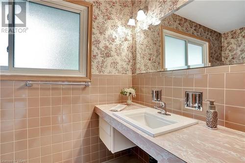 94 Harold Avenue, Kitchener, ON - Indoor Photo Showing Bathroom