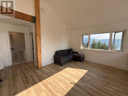 7426 Anglemont Way, Anglemont, BC - Indoor