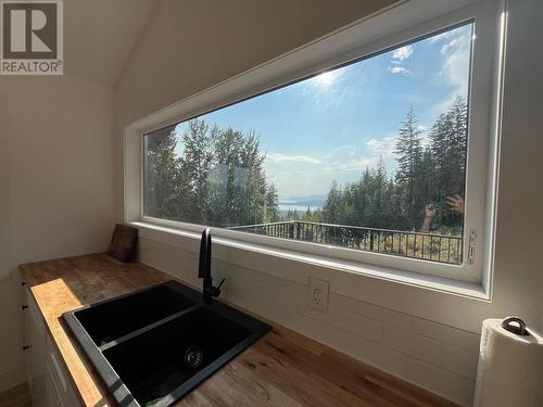 7426 Anglemont Way, Anglemont, BC - Indoor