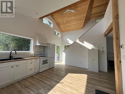 7426 Anglemont Way, Anglemont, BC - Indoor Photo Showing Kitchen With Double Sink