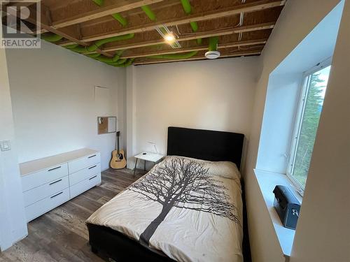 7426 Anglemont Way, Anglemont, BC - Indoor Photo Showing Bedroom