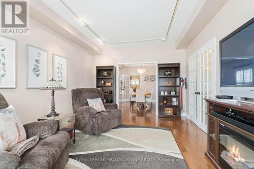 15219 Argyll Road, Halton Hills (Georgetown), ON - Indoor Photo Showing Living Room