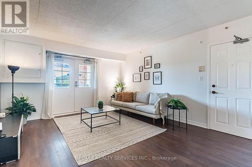 308 - 4003 Kilmer Drive, Burlington, ON - Indoor Photo Showing Living Room