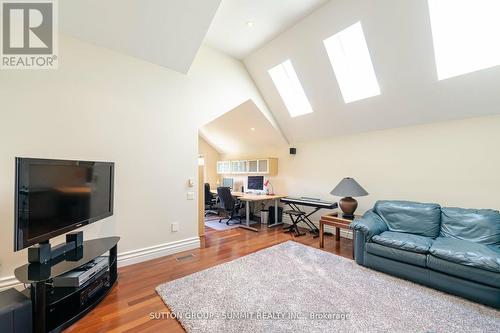 6634 Carriage Trail, Burlington, ON - Indoor Photo Showing Living Room