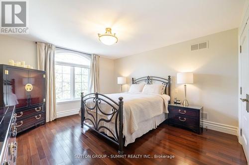 6634 Carriage Trail, Burlington, ON - Indoor Photo Showing Bedroom