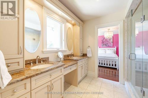 6634 Carriage Trail, Burlington, ON - Indoor Photo Showing Bathroom