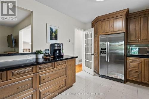 15 Laurendale Avenue, Hamilton (Waterdown), ON - Indoor Photo Showing Kitchen