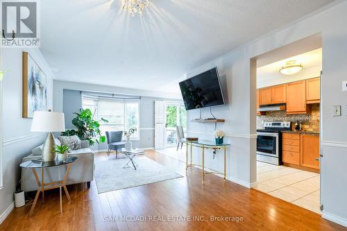 19 Foxtrot Drive, Hamilton (Stoney Creek Mountain), ON - Indoor Photo Showing Living Room