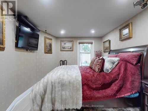 484 Westmount Drive, London, ON - Indoor Photo Showing Bedroom