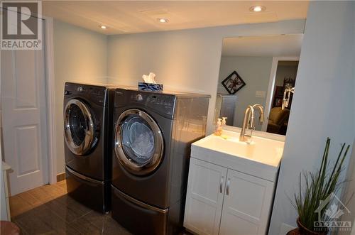 2002 Breezewood Street, Ottawa, ON - Indoor Photo Showing Laundry Room