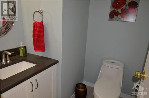 2002 Breezewood Street, Ottawa, ON - Indoor Photo Showing Bathroom